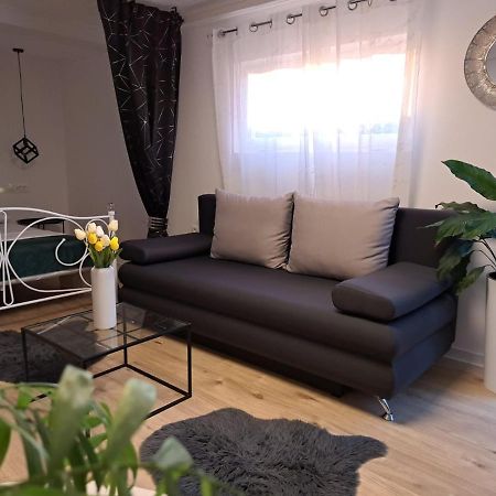 Studio Apartman Maris Lägenhet Zadar Exteriör bild