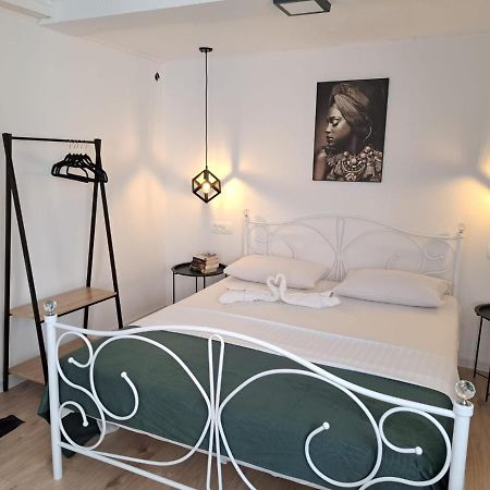 Studio Apartman Maris Lägenhet Zadar Exteriör bild