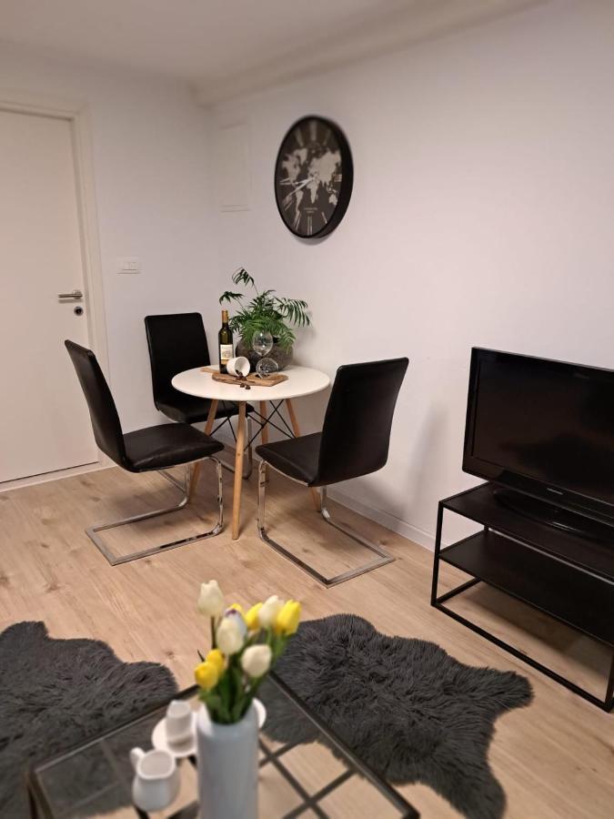 Studio Apartman Maris Lägenhet Zadar Exteriör bild