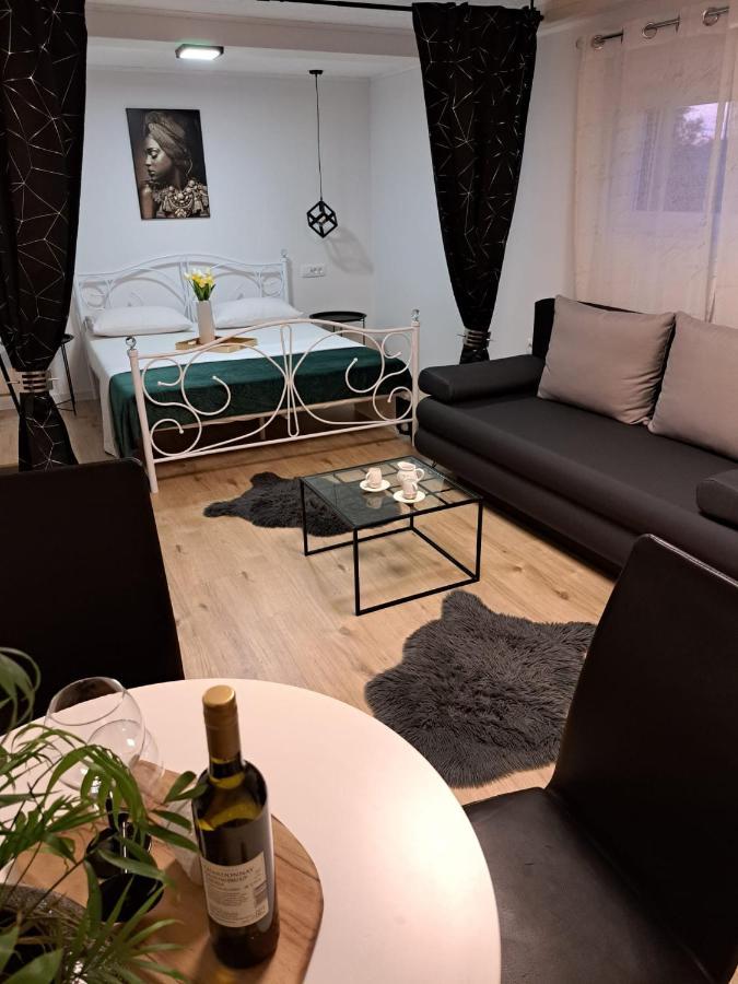 Studio Apartman Maris Lägenhet Zadar Exteriör bild
