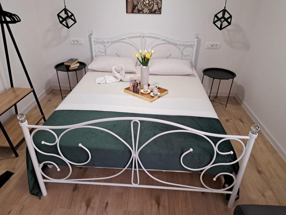 Studio Apartman Maris Lägenhet Zadar Exteriör bild