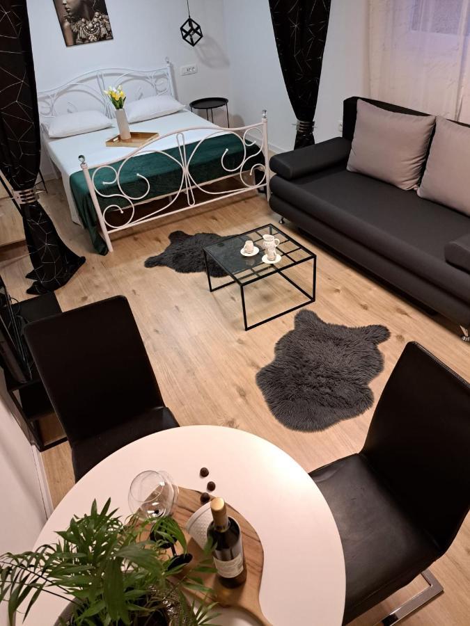 Studio Apartman Maris Lägenhet Zadar Exteriör bild